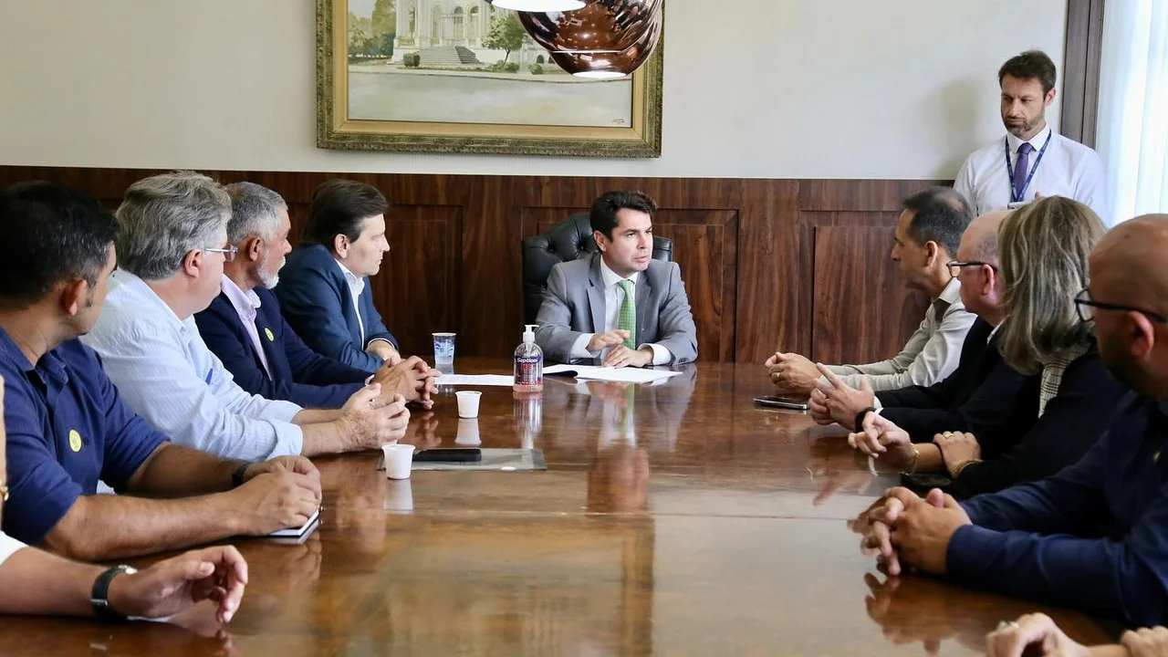 Com cidade em situação de emergência após fortes chuvas prefeito se reúne com autoridades estaduais em Curitiba