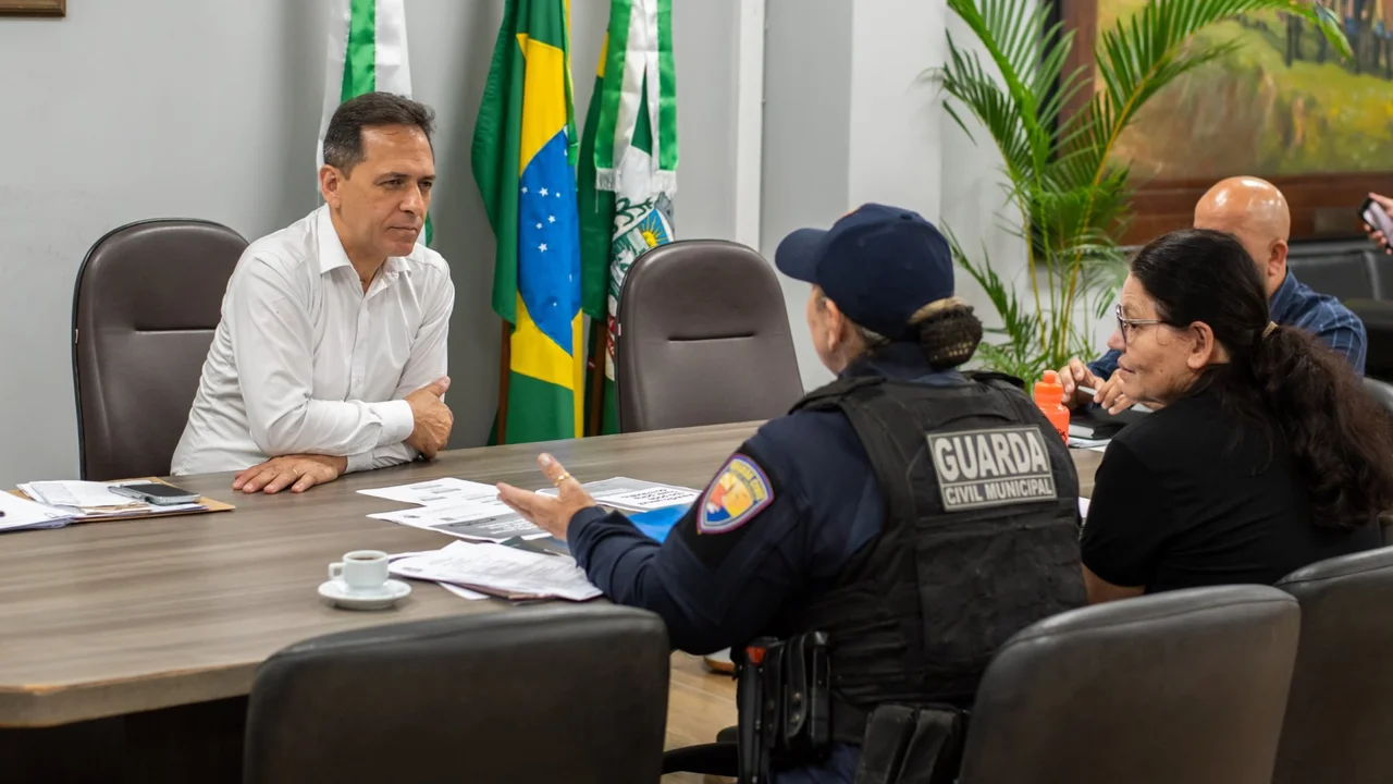 Prefeito Adriano Ramos se reúne com membros da CIPA para fortalecer ações de prevenção e segurança no trabalho