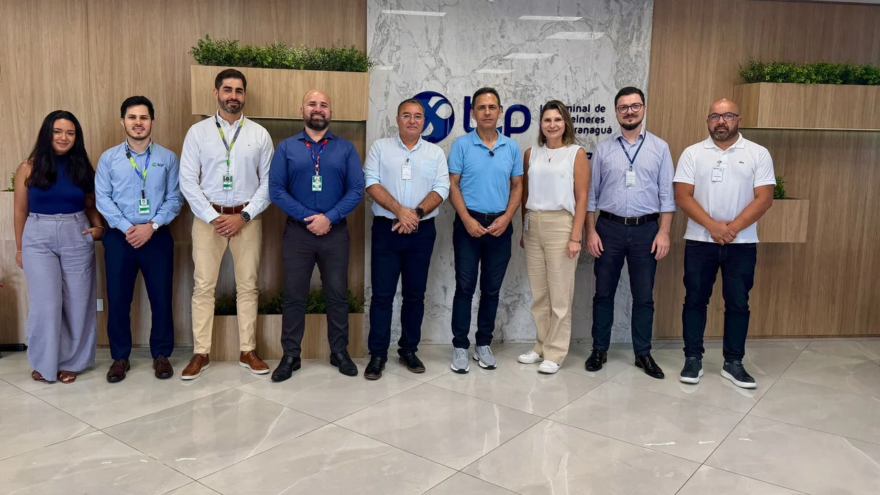 Prefeito Adriano Ramos visita estrutura do Terminal de Contêineres de Paranaguá