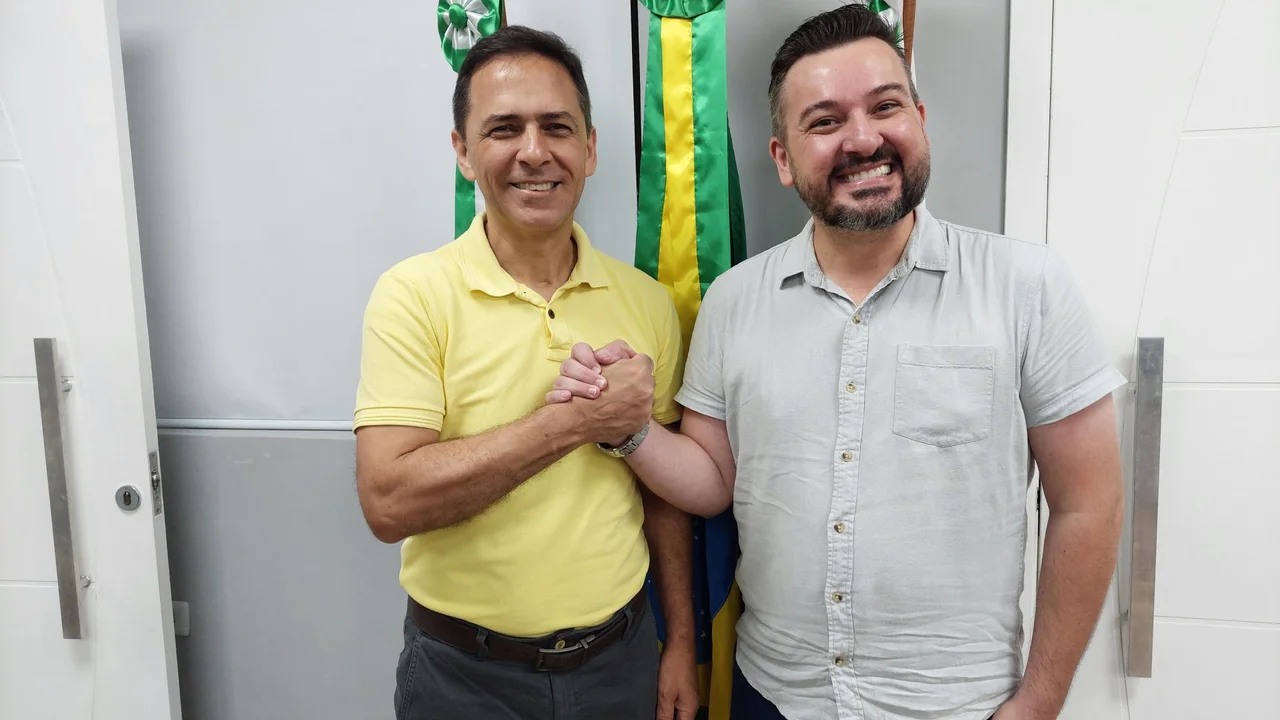 Prefeito Adriano Ramos recebe novo Líder do Governo na Câmara Municipal