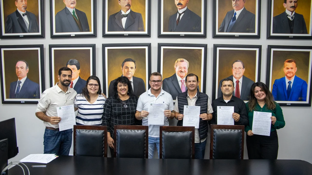 Prefeito Marcelo Roque sanciona leis municipais