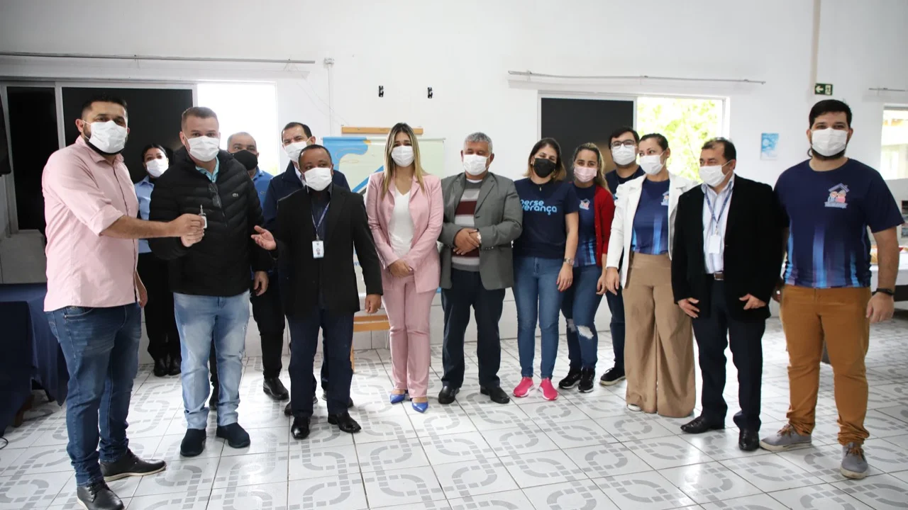 Lar de Idosos Perseverança recebe novo veículo