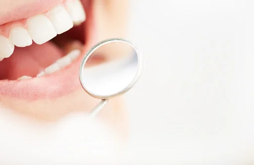 Próteses dentárias gratuitas podem ser solicitadas por meio das unidades de saúde