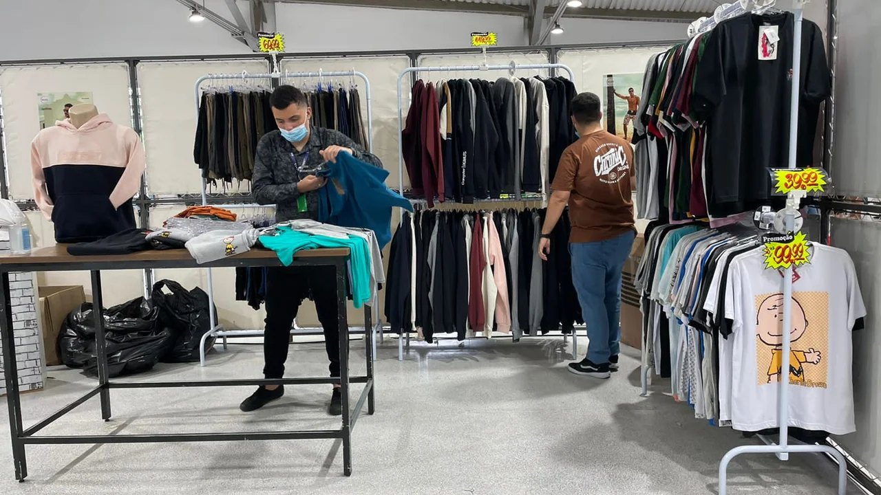 1º Feirão de Malhas do Comércio Local iniciou nesta quinta-feira