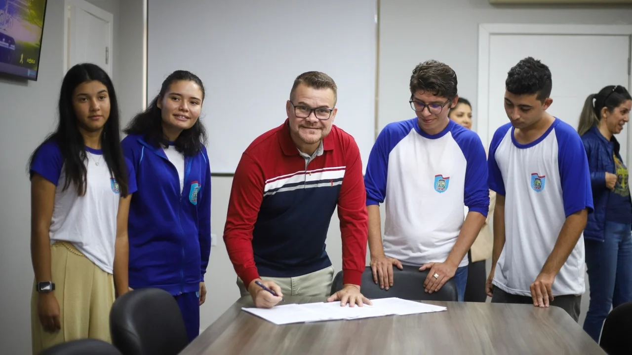 Alunos do EJA fazem parte do quadro de estagiários da Prefeitura de Paranaguá