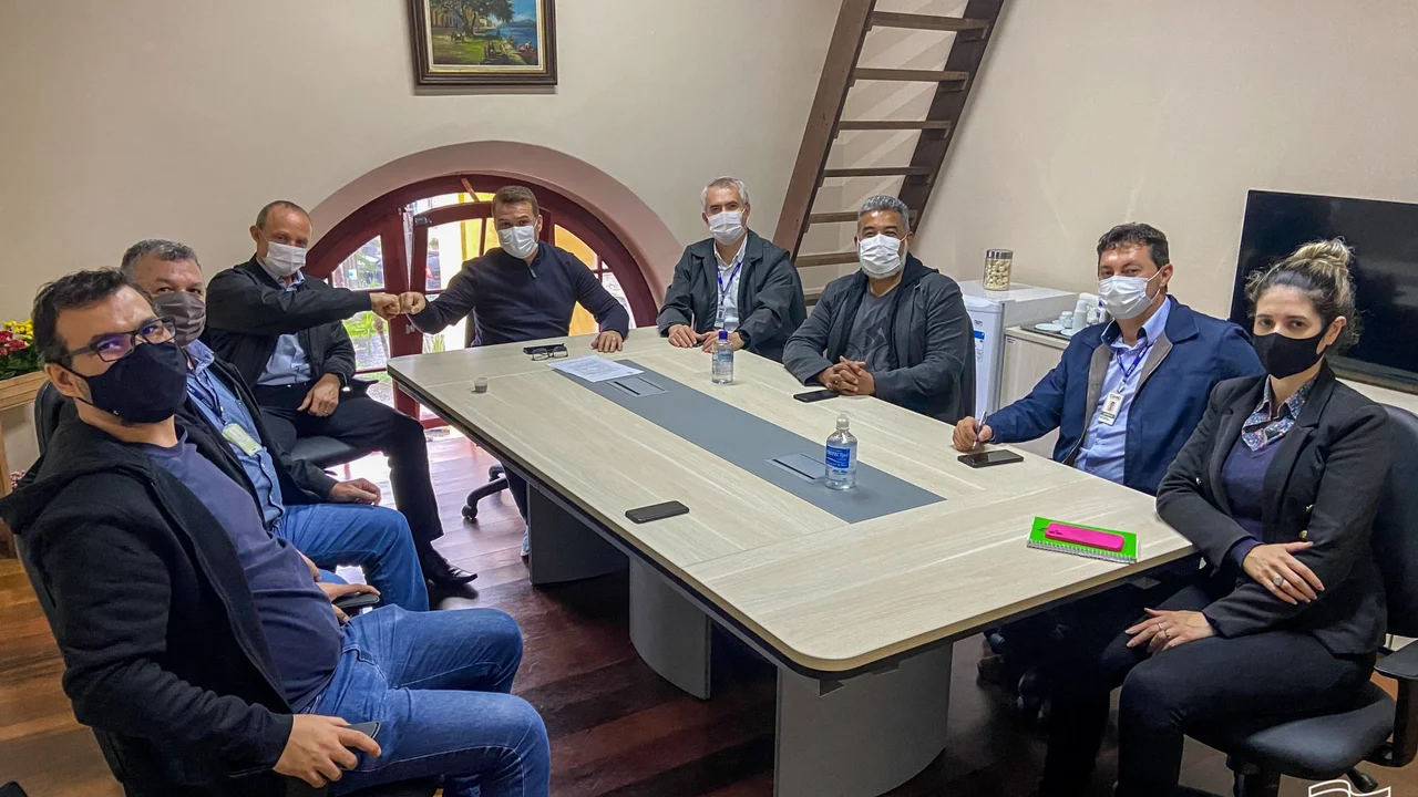 Prefeito recebe representantes da Coamo