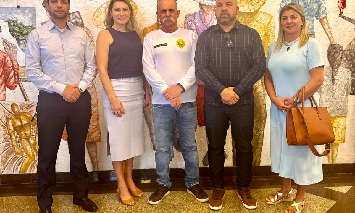 Deputado federal sargento Fahur entrega duas viaturas semiblindadas ao 9º BPM no valor aproximado de R$ 1 milhão