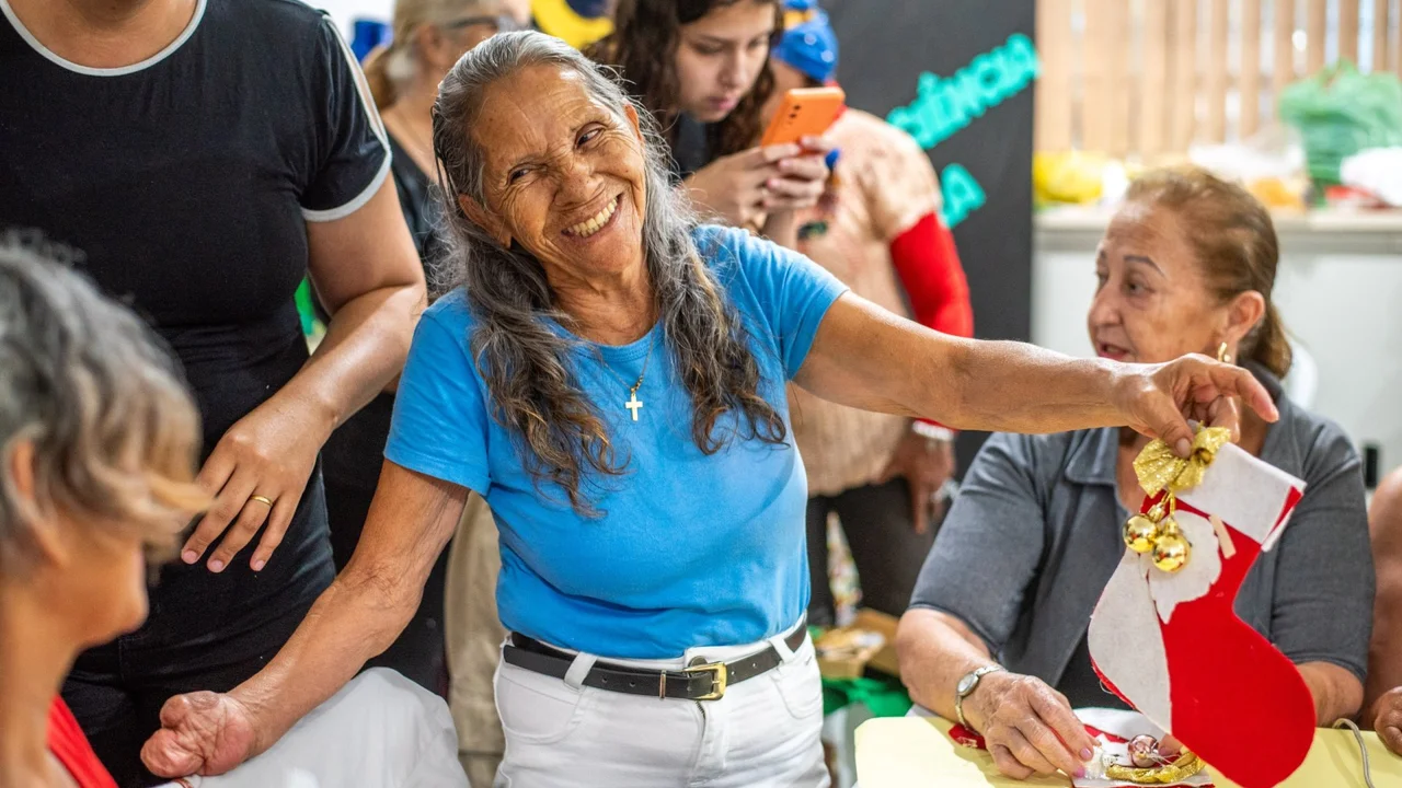 Prefeitura de Paranaguá fortalece vínculos, promove inclusão e transforma rotinas de idosos no CRAS da Vila Garcia