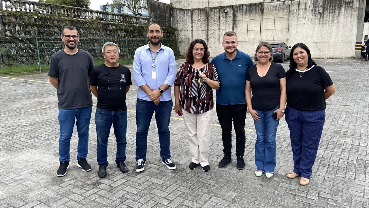 Prefeito recebe as chaves do prédio que era utilizado pela Copel