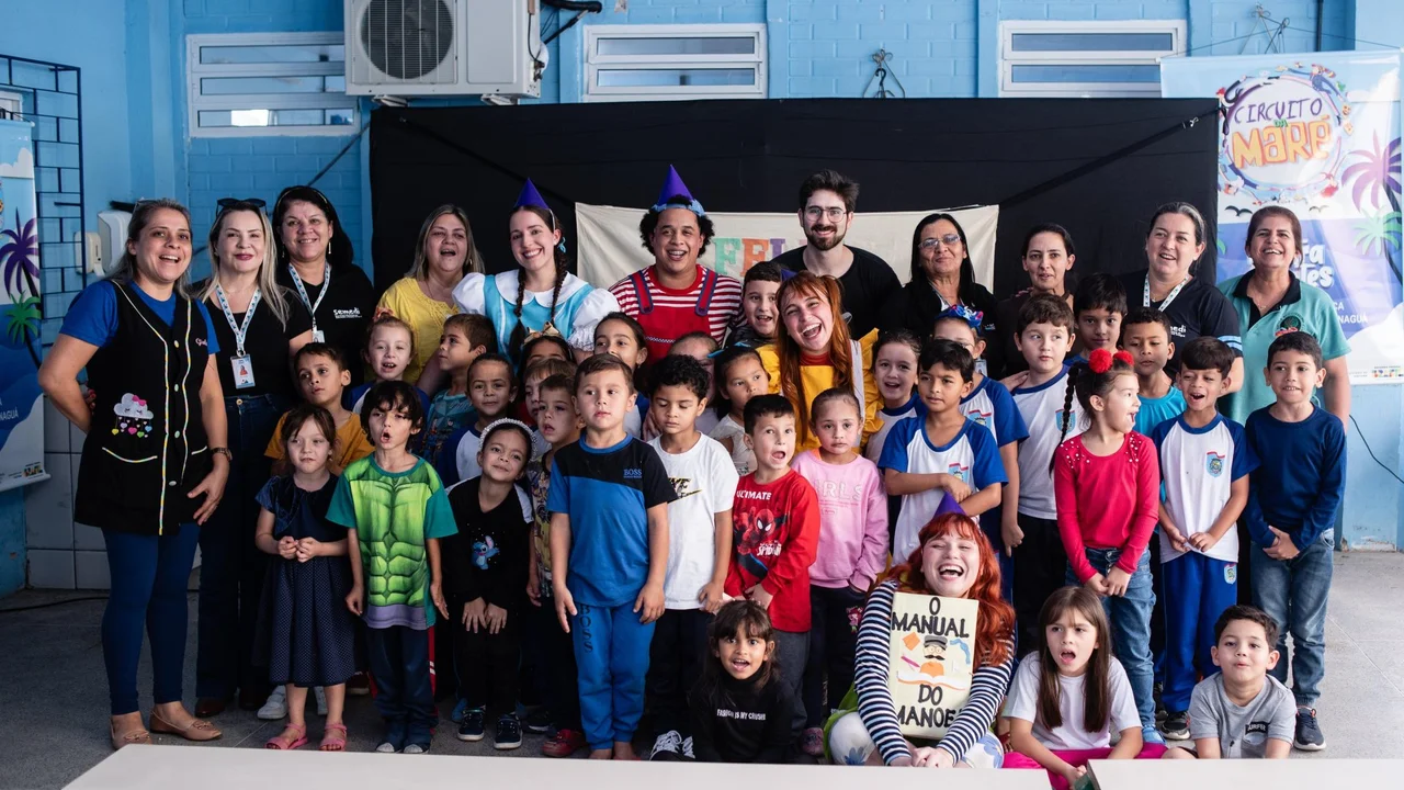 Alunos de Alexandra assistem peça teatral “O Manual do Manoel”