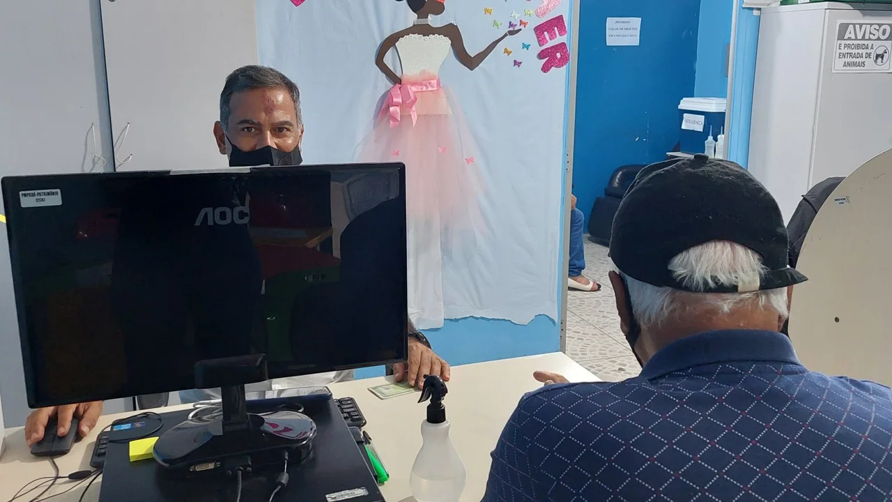 Aplicação da bivalente contra Covid-19 entra em sua terceira fase