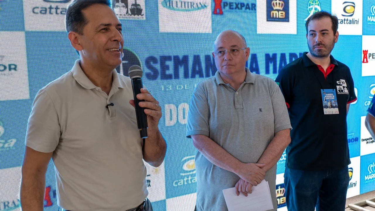 Paranaguá retoma tradição do xadrez e reúne quase 100 jogadores em torneio da Semana da Marinha