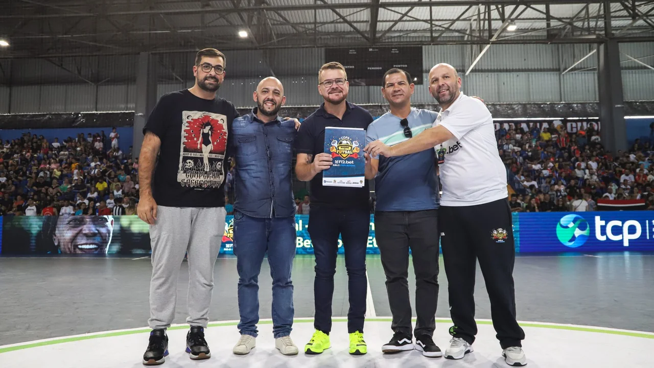 Prefeito Marcelo Roque assina a renovação da Copa Mundo do Futsal para 2023