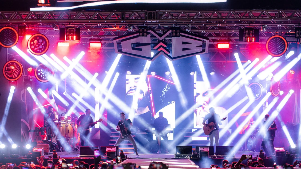 Show de Guilherme e Benuto movimentou a 11ª Festa Nacional da Tainha