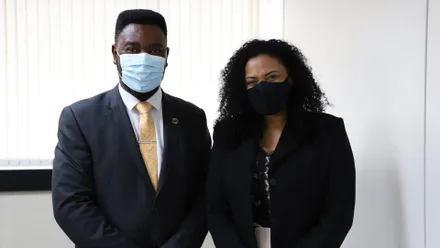 Secretário Nacional de Políticas de Promoção de Igualdade Racial, Paulo Roberto, e secretária municipal de Assistência Social, Gisele Cristina