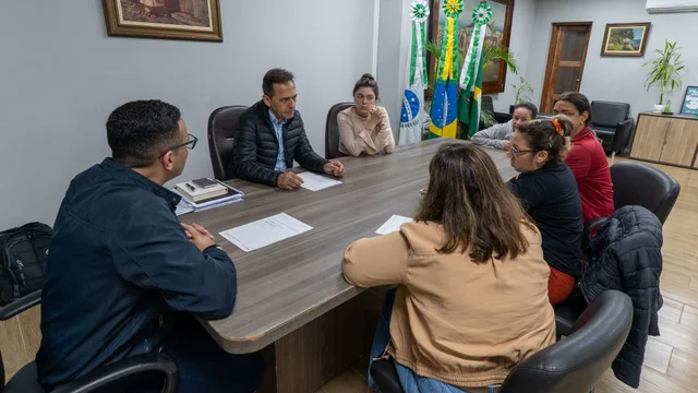 Diálogo com professores marca reunião sobre avanços e estrutura da educação municipal