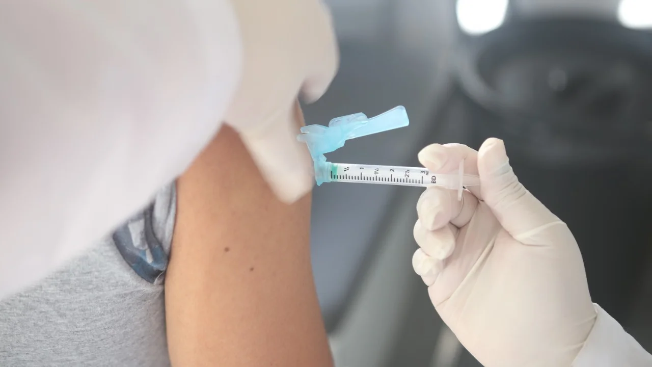 Contra a Covid-19: Paranaguá assina protocolo de intenção de compra da Coronavac