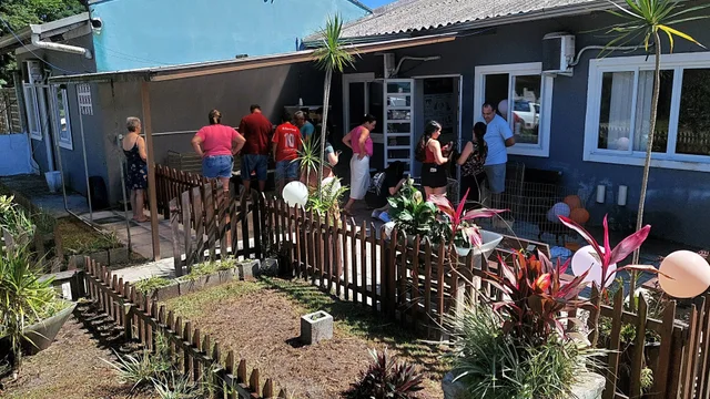 18 cães e gatos ganham novos lares