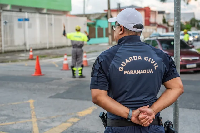 Ação de conscientização busca reduzir congestionamentos e aumentar segurança no trânsito em Paranaguá
