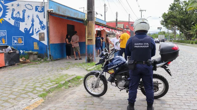 Secretarias Municipais unem forças em ação social na região central de Paranaguá