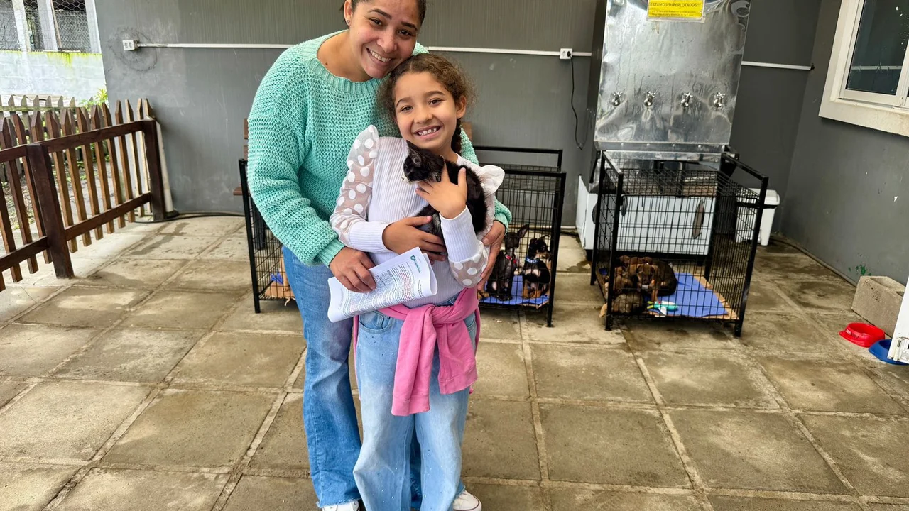 Cães e gatos ganham novo lar após Feira de Adoção
