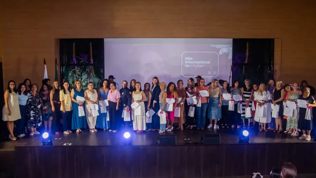 Noite de homenagens e cultura celebra o Dia Internacional da Mulher em Paranaguá