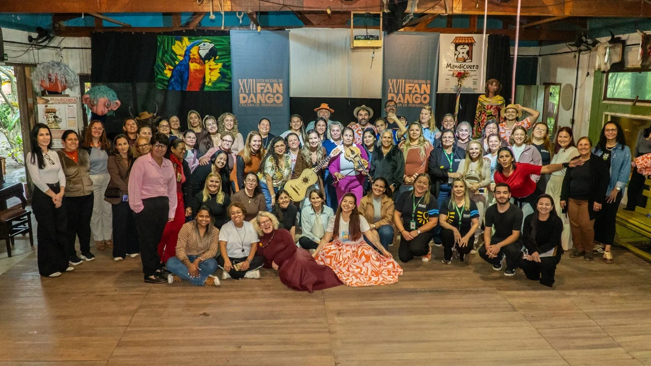Cultura caiçara integra formação de professores da rede municipal em vivência na Ilha dos Valadares