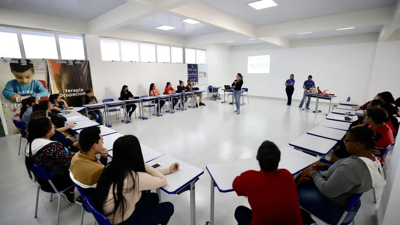 Secretaria Municipal de Inclusão realiza treinamento com as famílias das crianças com Transtorno do Espectro Autista