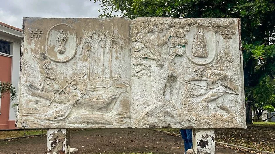 Monumento da praça do Rocio está sendo revitalizado pela equipe da Secretaria de Cultura e Patrimônio Histórico