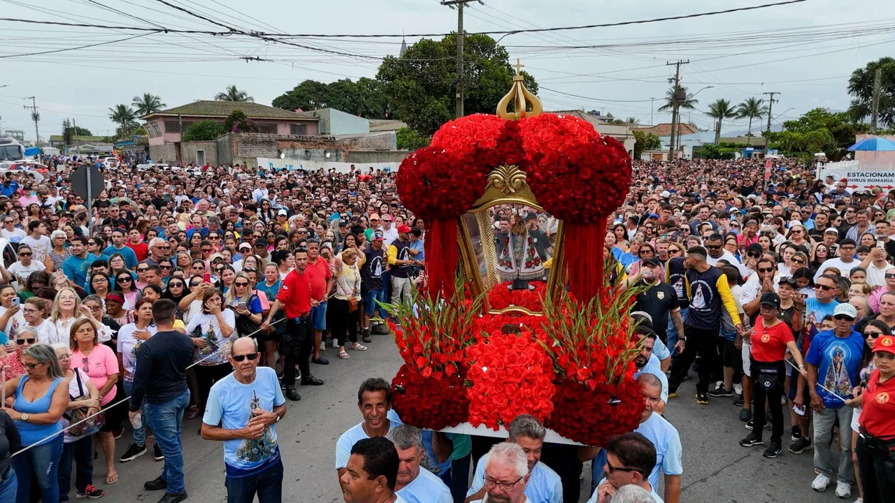Procissão Solene de Nossa Senhora do Rocio leva milhares de fiéis às ruas de Paranaguá