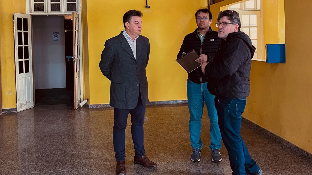 Presidente do Teatro Guaíra faz visita técnica para alinhar detalhes da reforma do Teatro Municipal Rachel Costa