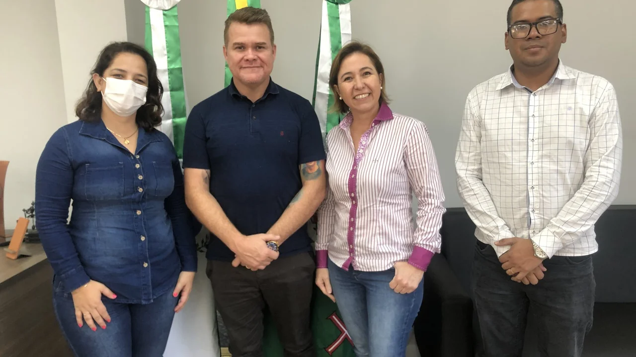 Prefeito recebe representantes de instituição de ensino superior