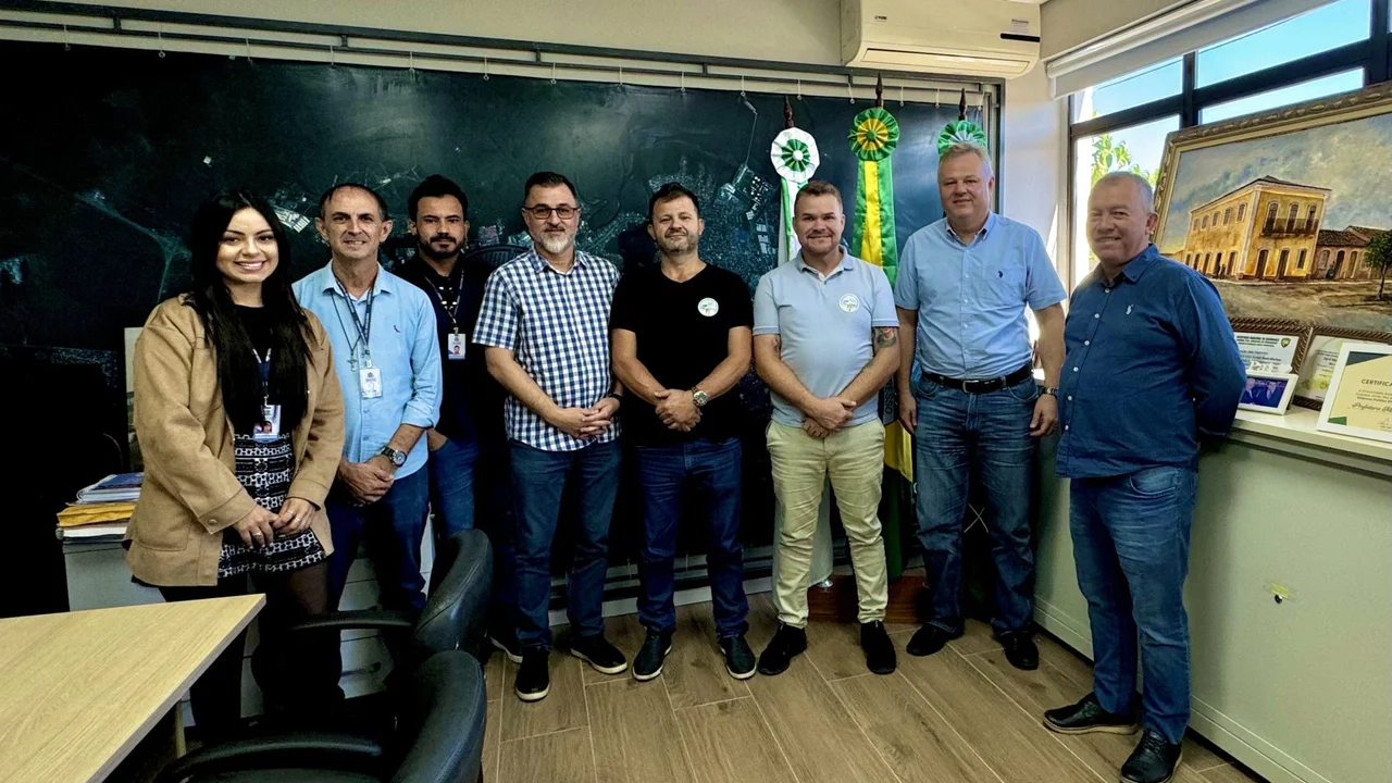 Prefeito recebe vereadores e políticos de Araucária para falar sobre o programa Tarifa Zero