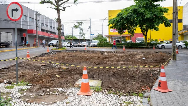 Prefeitura de Paranaguá reorganiza ponto de táxi próximo ao Banco do Brasil durante obras e reforça diálogo com a categoria
