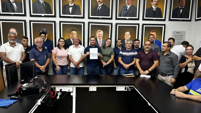 Prefeito Marcelo Roque assina decreto de reajuste da Ajuda de Custo dos servidores Públicos de Paranaguá