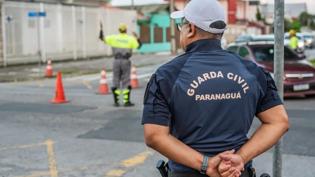 Ação de conscientização busca reduzir congestionamentos e aumentar segurança no trânsito em Paranaguá