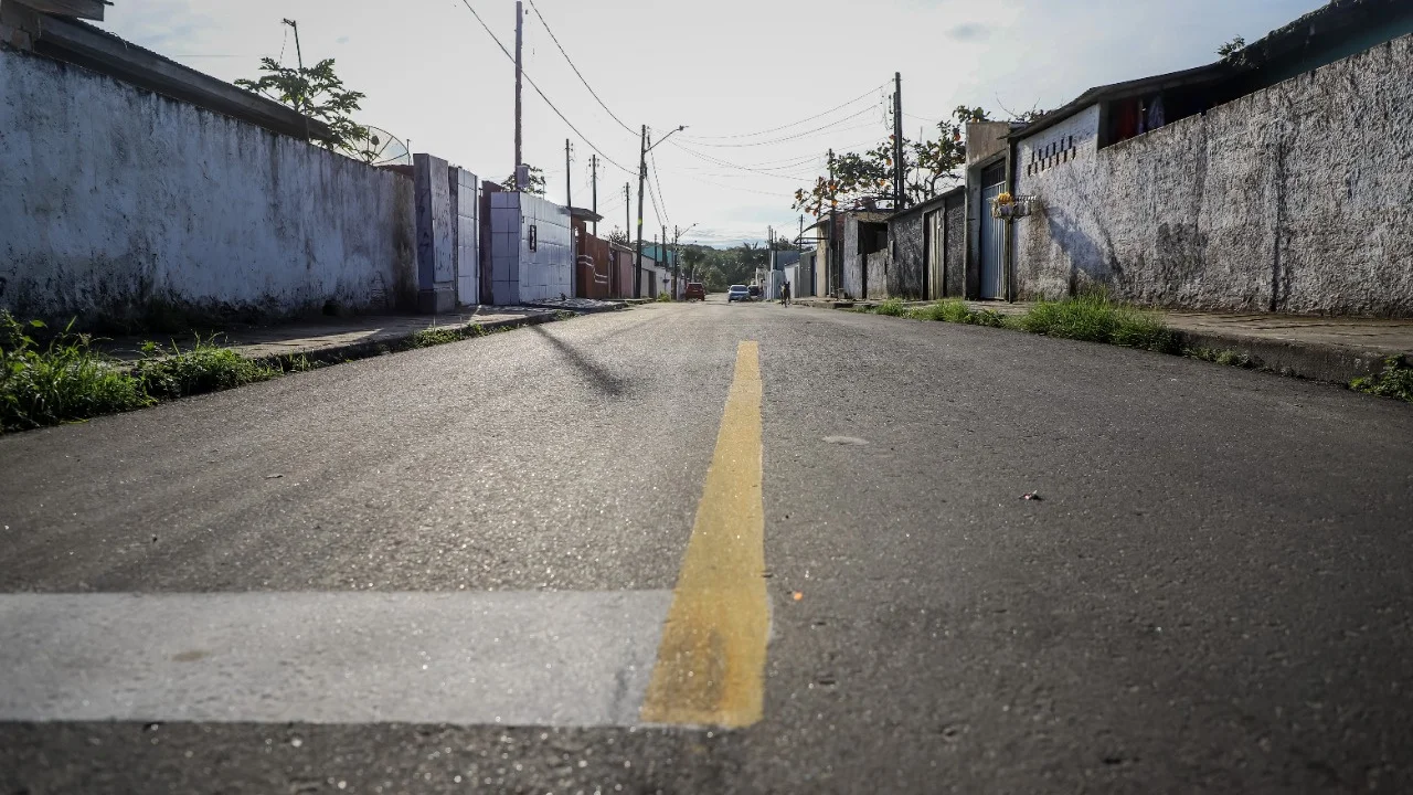 Paranaguá 374 anos: Prefeitura entrega vias pavimentadas na Vila do Povo