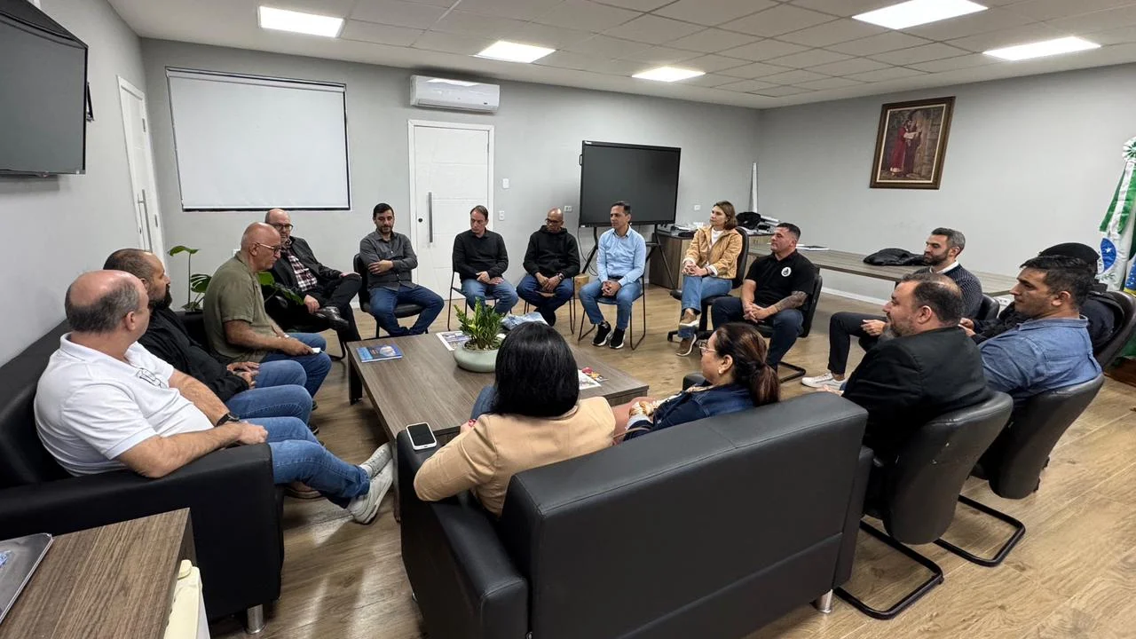 Reunião entre gestão municipal e comerciantes debate soluções para fortalecer economia local