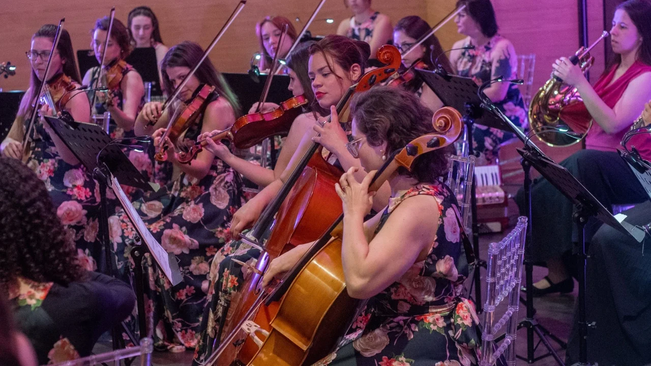 Orquestra Ladies Ensemble emociona público em apresentação em Paranaguá
