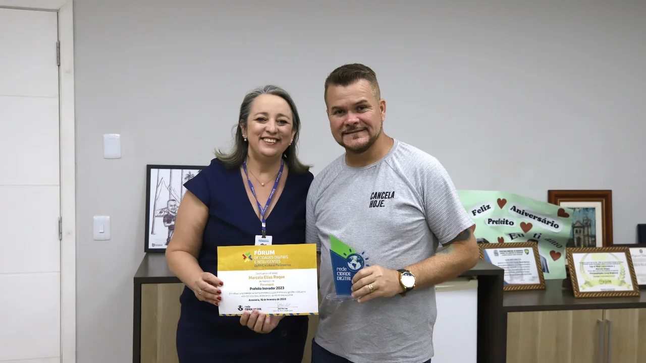 Prefeito Marcelo Roque recebe certificado no Fórum de Cidades Digitais e Inteligentes da RMC e Litoral Paranaense