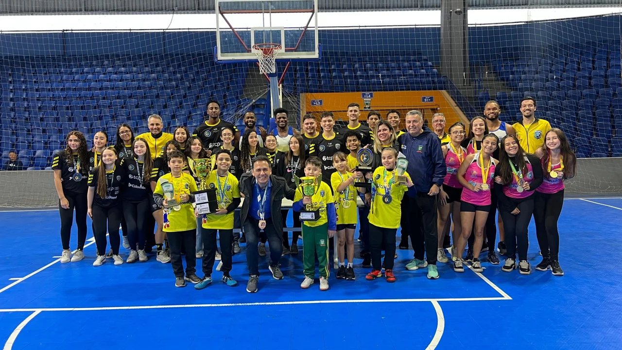 Prefeito parabeniza atletas de Paranaguá pelos recentes títulos e reforça investimento no esporte 