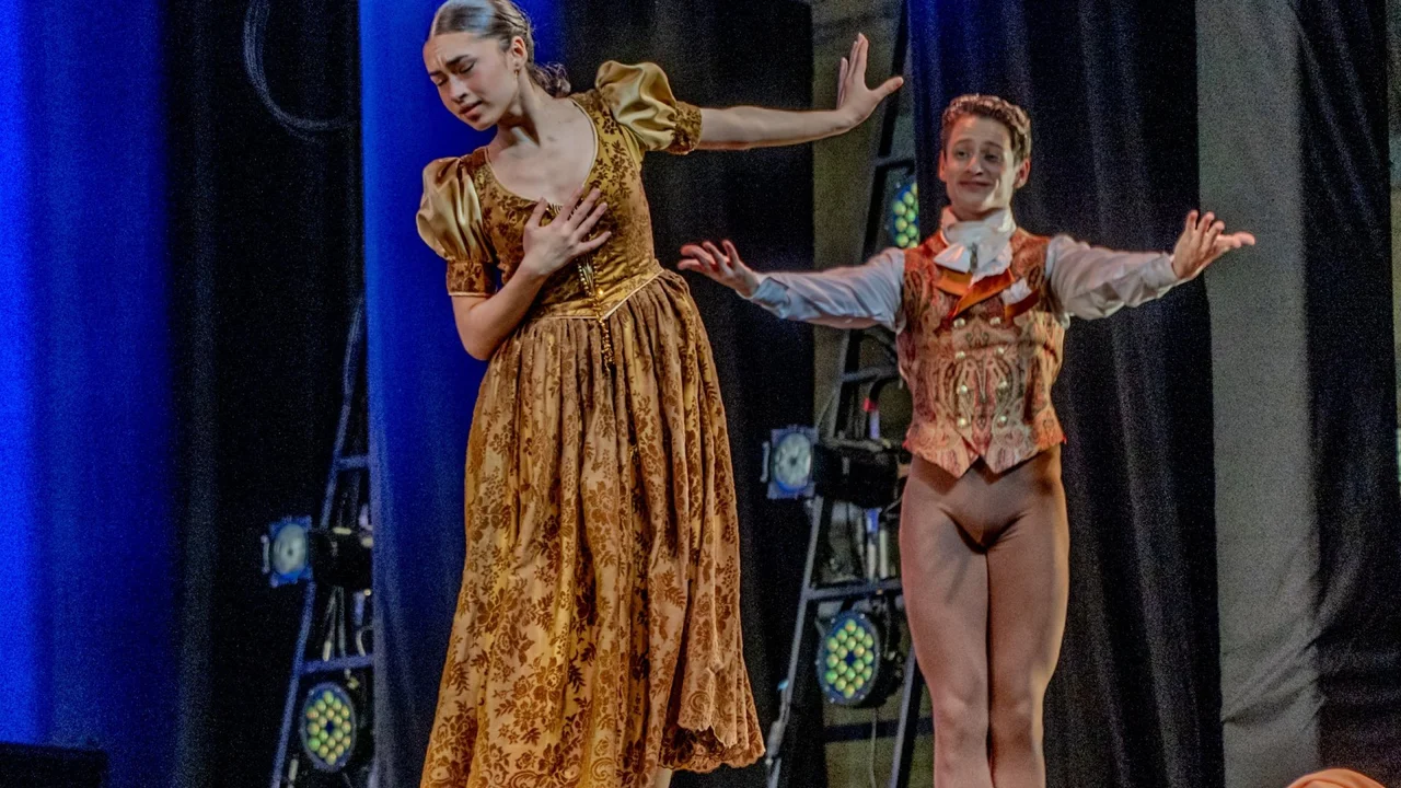 Bolshoi encanta Paranaguá com balé clássico e celebra os 377 anos da cidade