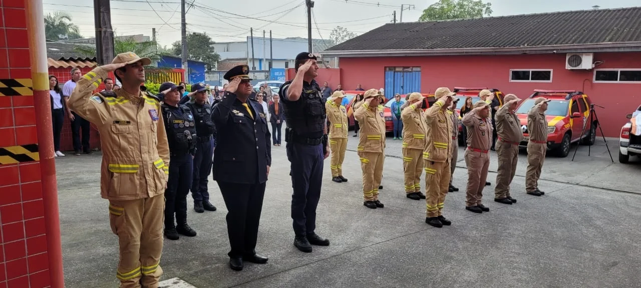 Semana inicia com ato cívico no 8.º Grupamento do Corpo de Bombeiros