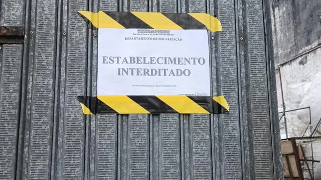 Fiscalização interdita comércio de reciclagem no centro de Paranaguá