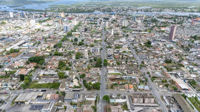 Prefeitura de Paranaguá intensifica operação tapa-buraco em várias regiões da cidade dentro do plano de revitalização viária