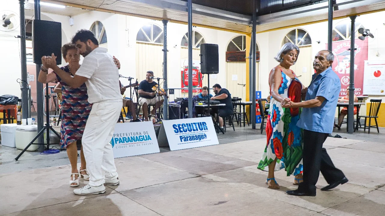 Carnaval 2024: Baile de Fandango anima o Mercado do Café em Paranaguá