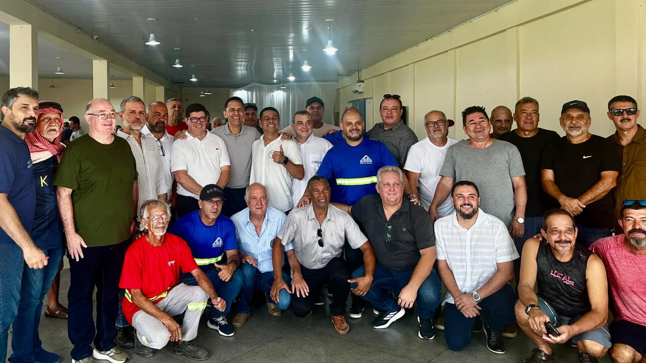 Prefeito Adriano Ramos reforça compromisso com trabalhadores portuários em visita ao Sindicato dos Estivadores