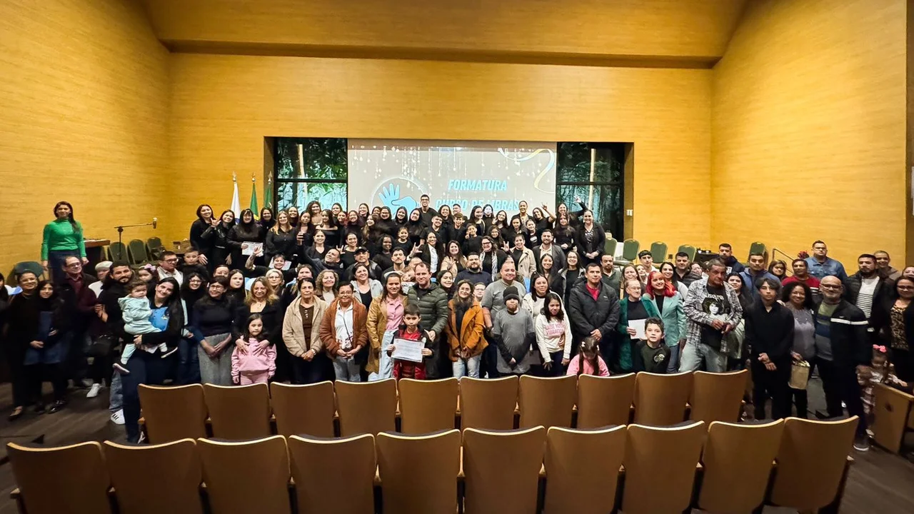 Emoção e inclusão: formatura do curso de Libras celebra conquistas e novos caminhos