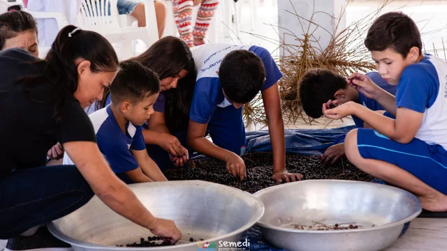 Alunos de Piaçaguera participam da 2ª Oficina de Coleta, Higienização e Despolpa de Açaí Juçara