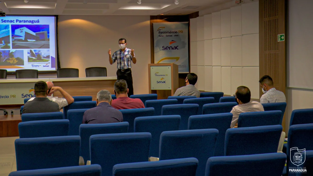 Reunião debate a criação do Centro de Capacitação Profissional e Inclusão do Jovem no Mercado de Trabalho